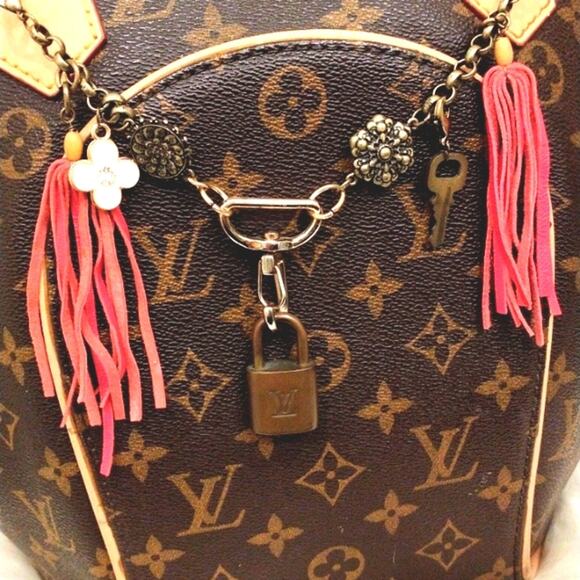 AUTHENTIC Louis Vuitton LOCK & KEY #306 Vintage BRASS added to Purse Chain Charm - Picture 15 of 15